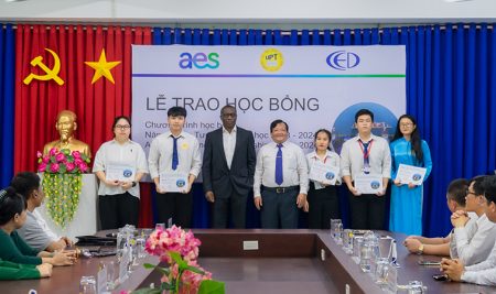 AES Việt Nam trao tặng 05 suất Học bổng Năng lượng Tương lai cho sinh viên UPT