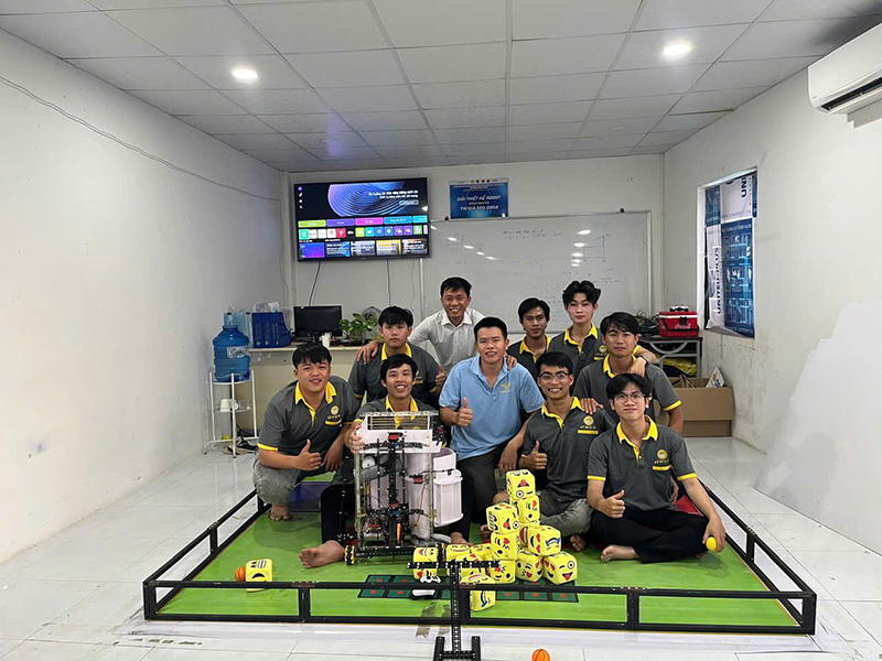 🚀 ROBOTICS ORC ONLINE 2025–2026: SINH VIÊN UPT TỎA SÁNG TRÊN ĐẤU TRƯỜNG CÔNG NGHỆ 🤖